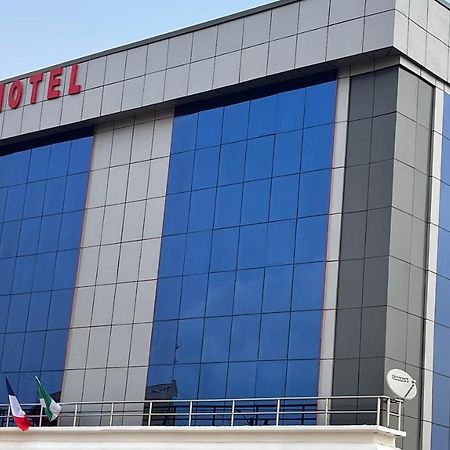 La Rochelle Hotel Яунде Екстер'єр фото
