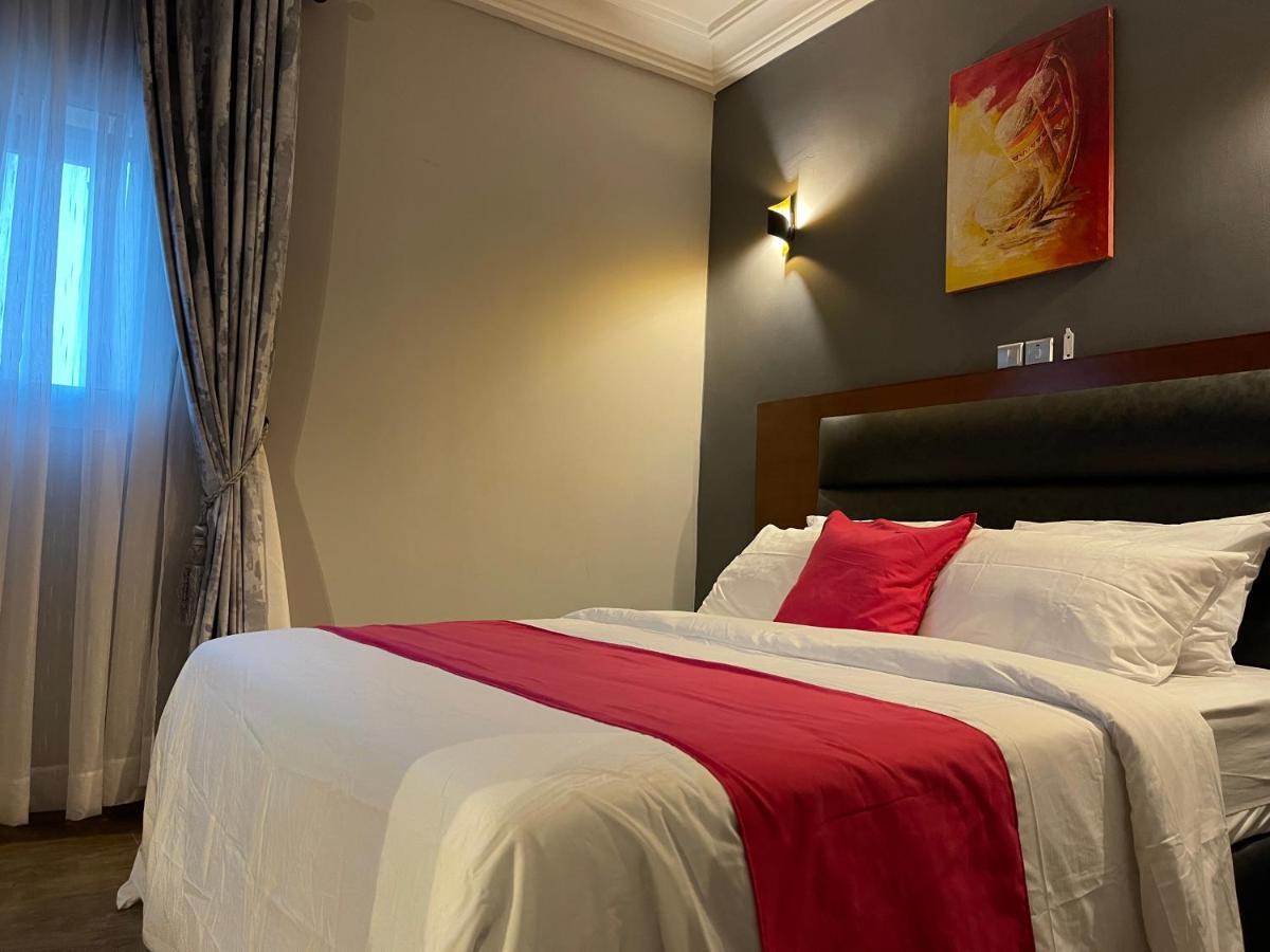 La Rochelle Hotel Яунде Екстер'єр фото