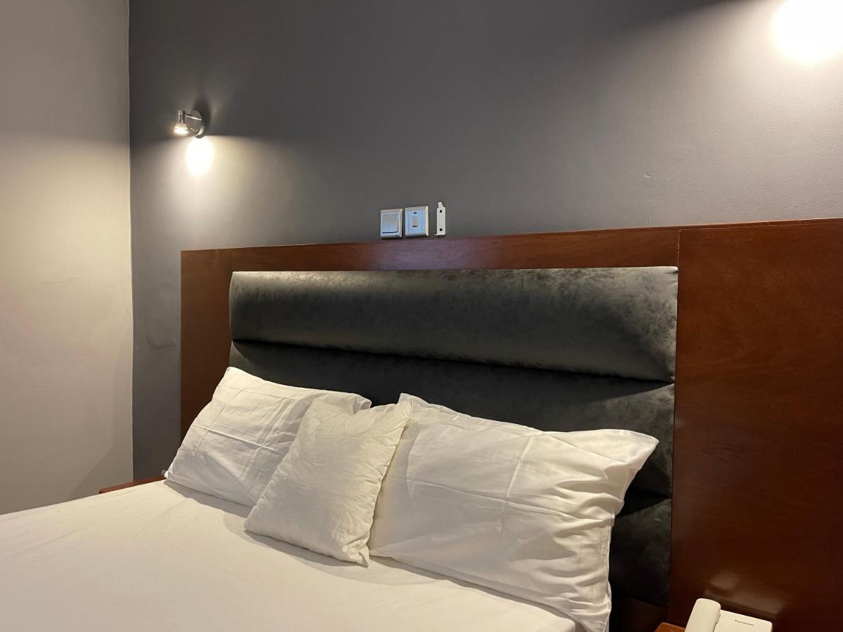 La Rochelle Hotel Яунде Екстер'єр фото