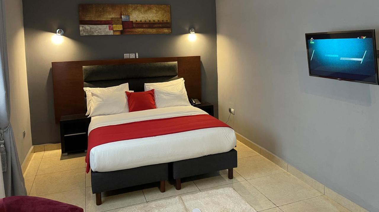 La Rochelle Hotel Яунде Екстер'єр фото