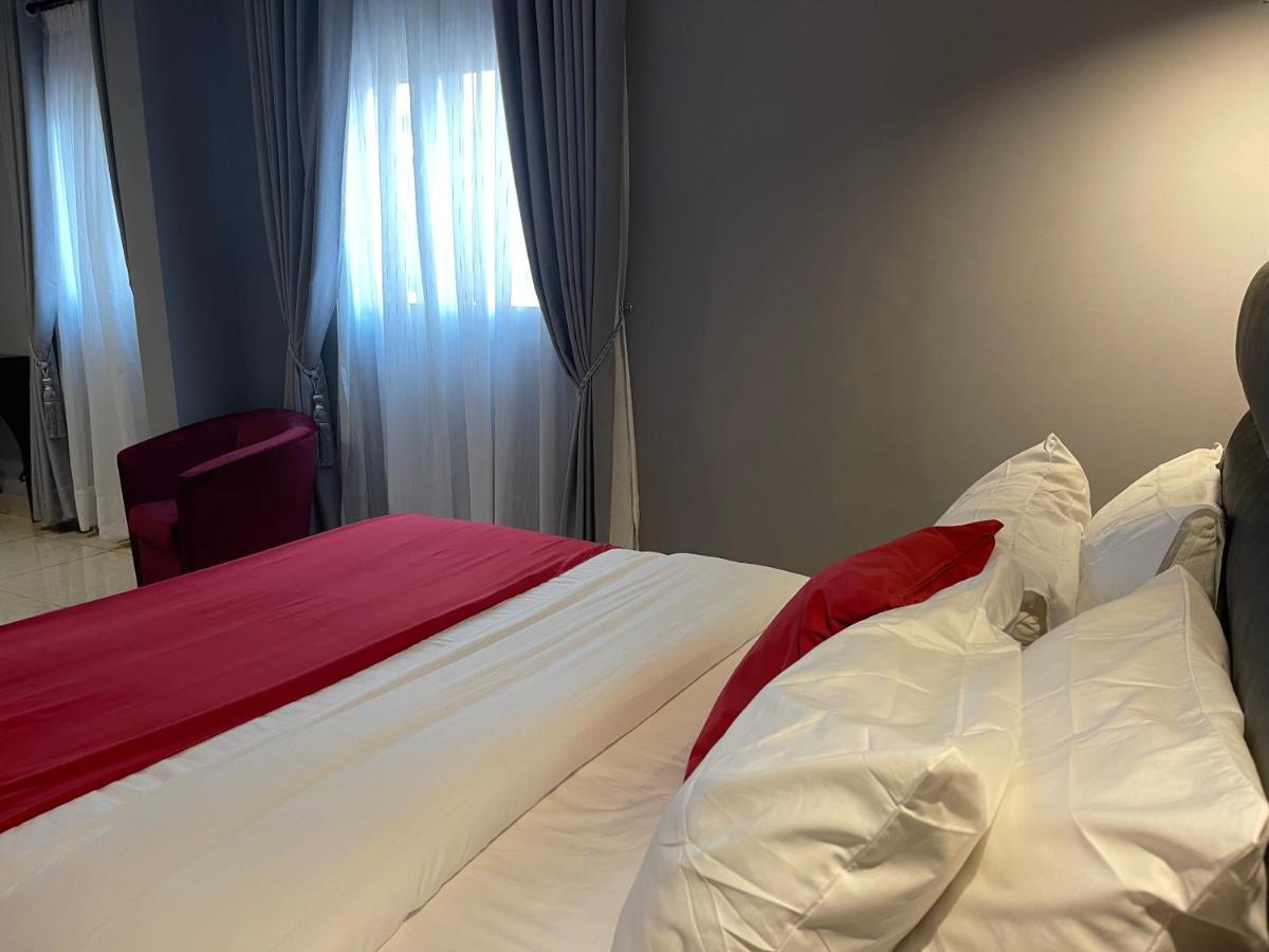 La Rochelle Hotel Яунде Екстер'єр фото