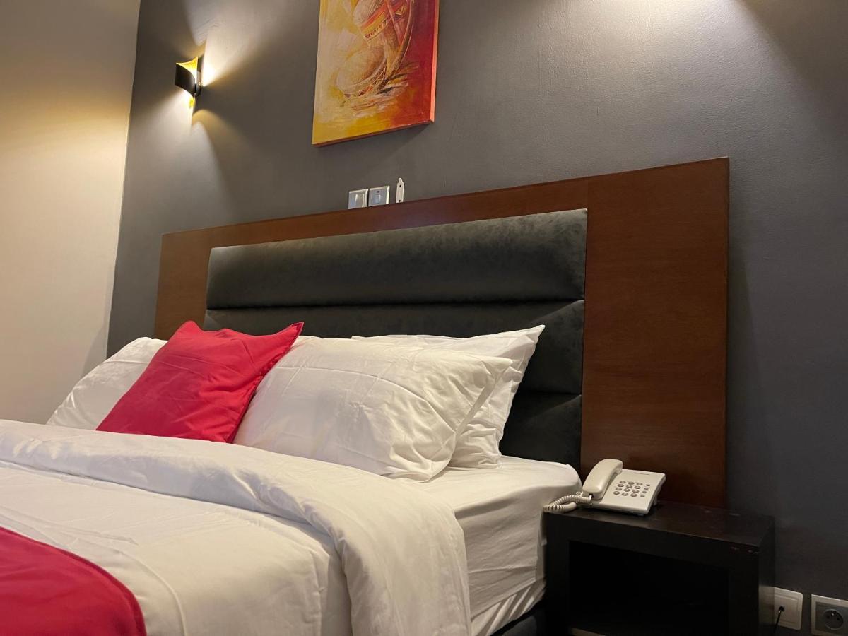 La Rochelle Hotel Яунде Екстер'єр фото