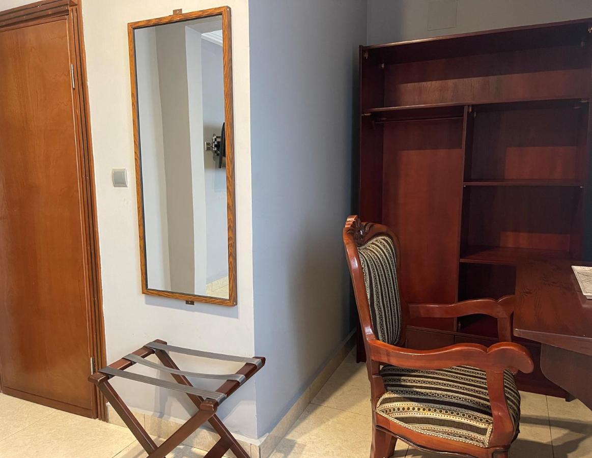 La Rochelle Hotel Яунде Екстер'єр фото