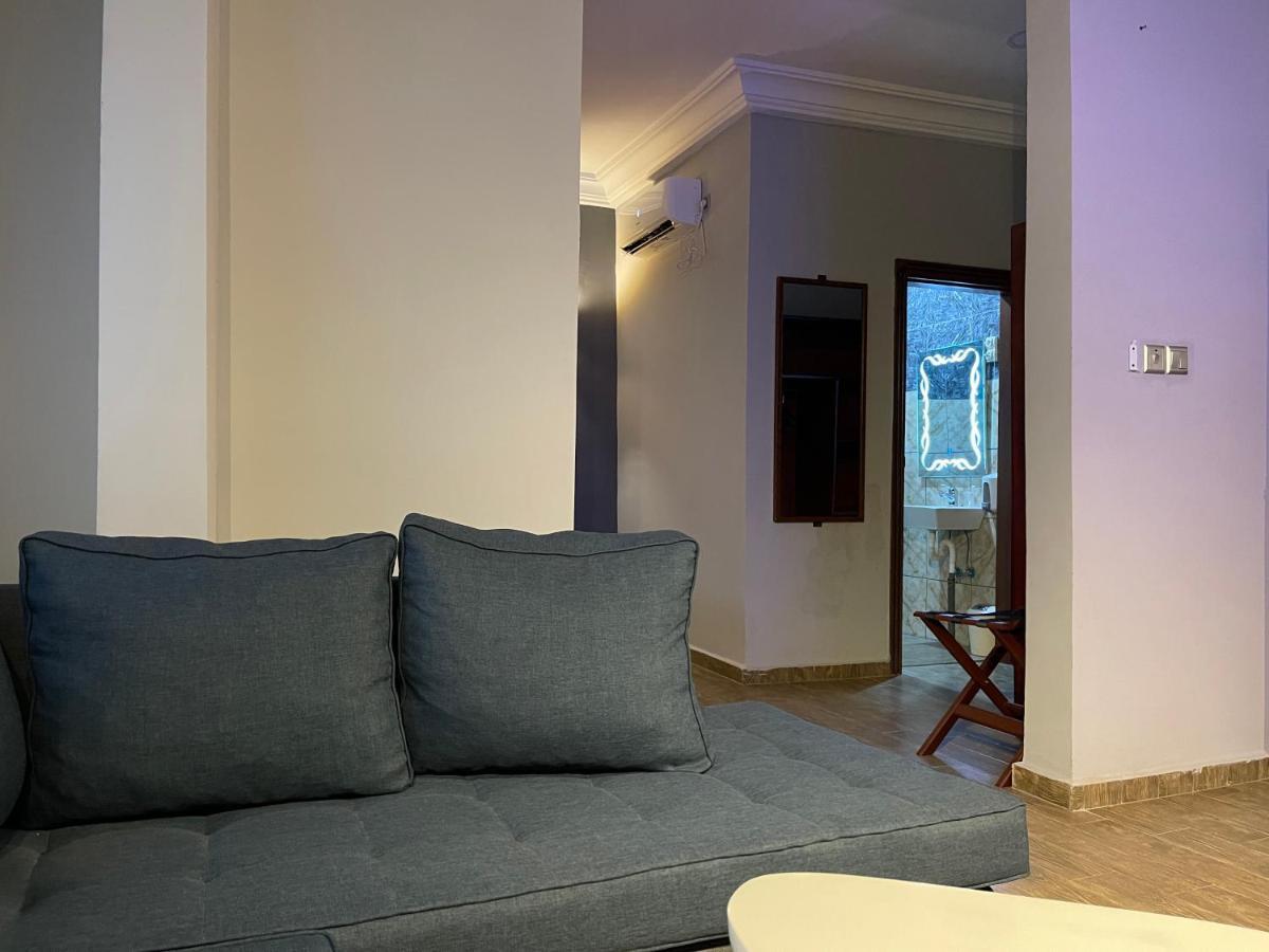 La Rochelle Hotel Яунде Екстер'єр фото