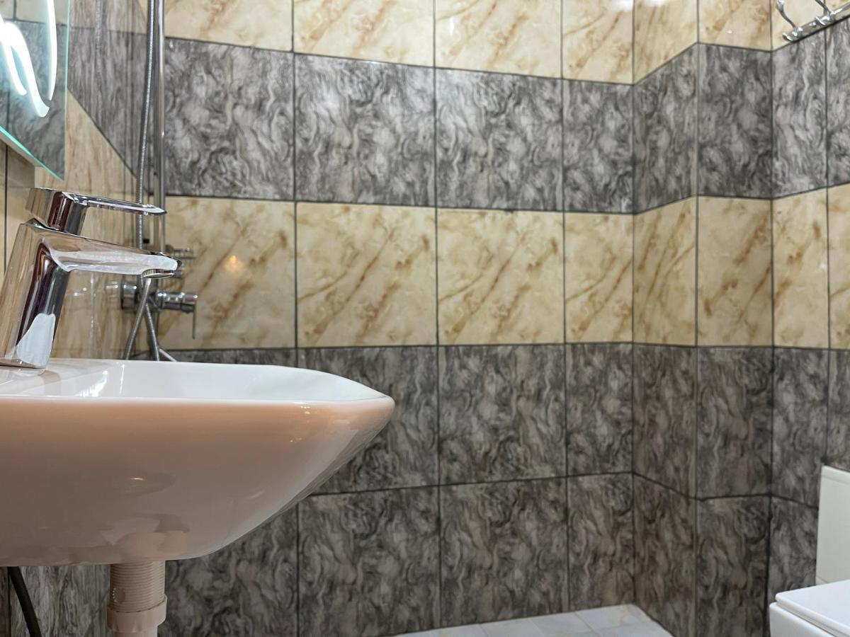 La Rochelle Hotel Яунде Екстер'єр фото
