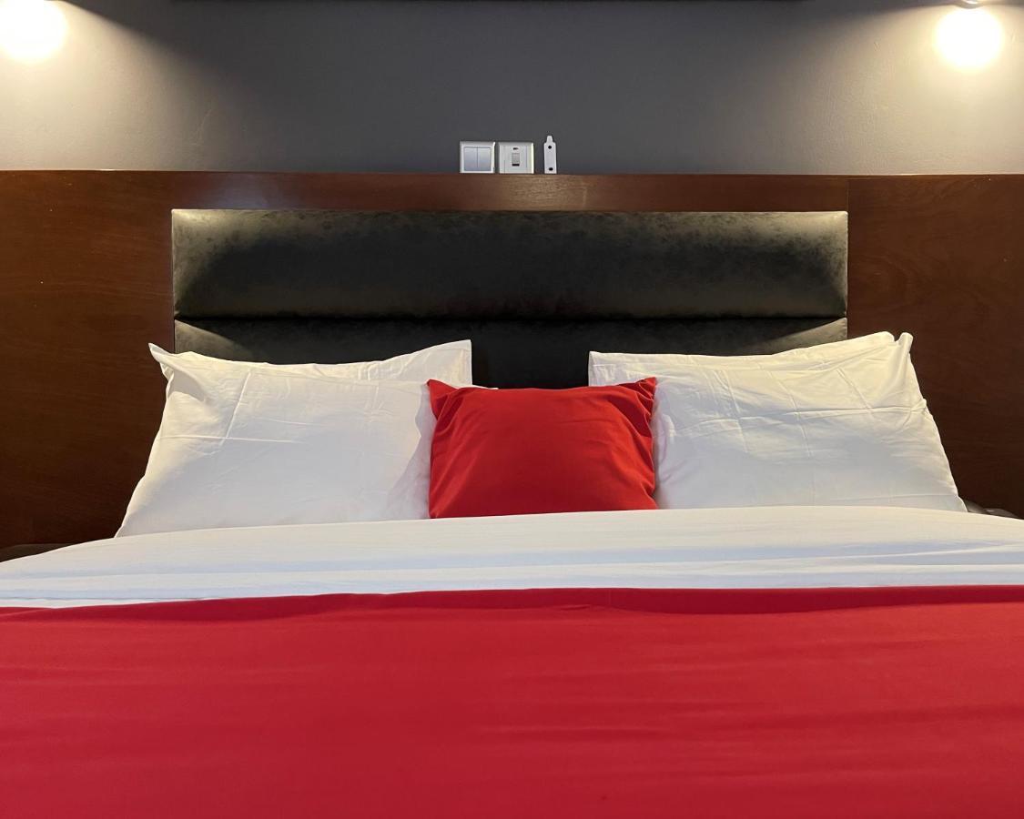 La Rochelle Hotel Яунде Екстер'єр фото