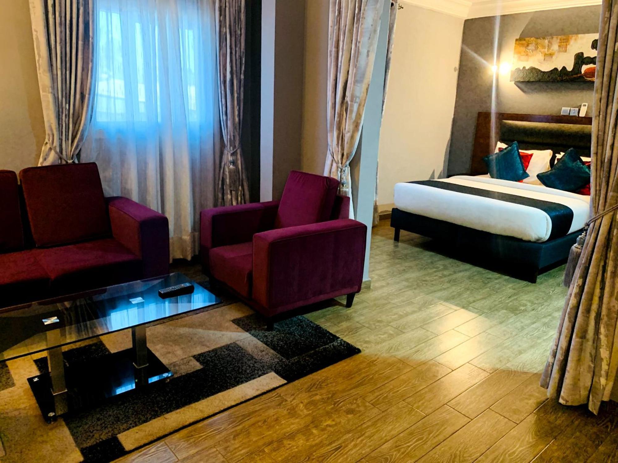 La Rochelle Hotel Яунде Екстер'єр фото