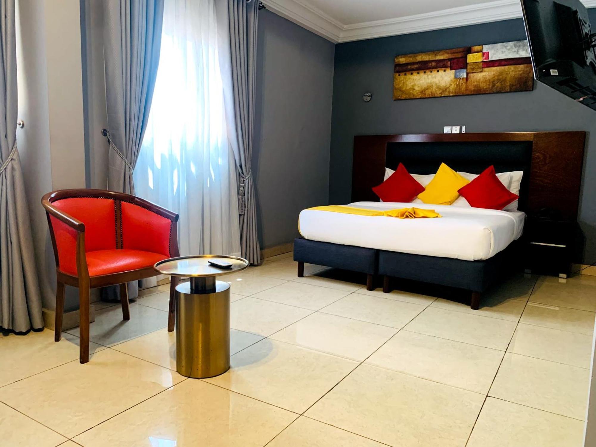La Rochelle Hotel Яунде Екстер'єр фото